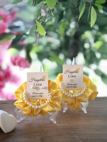 Sarı Saten Toka & İnci Bileklik – Hoşgeldin Hediyesi