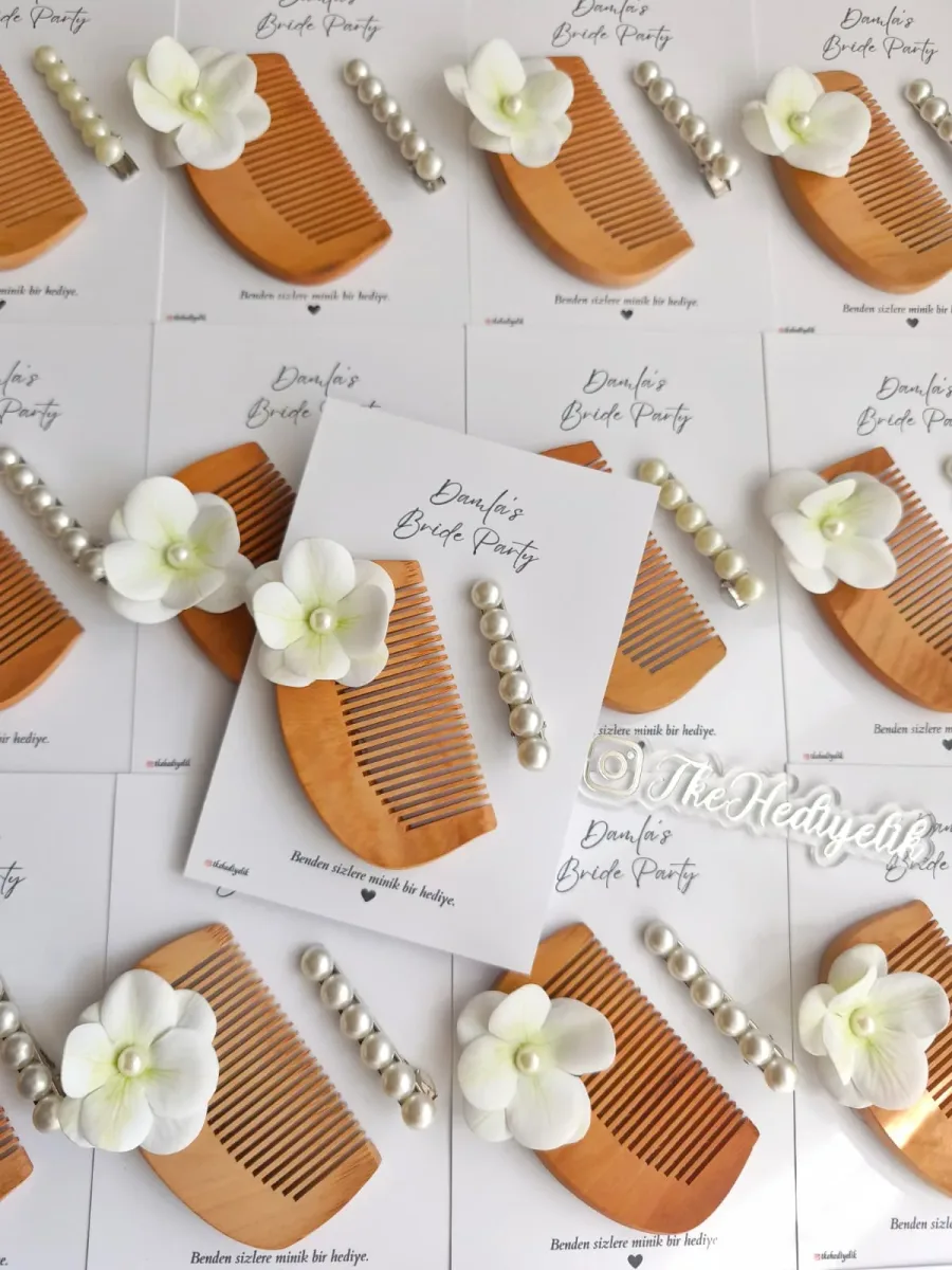 Ahşap Tarak & İnci Detaylı Toka – Kişiye Özel Bride Party Hediyeliği