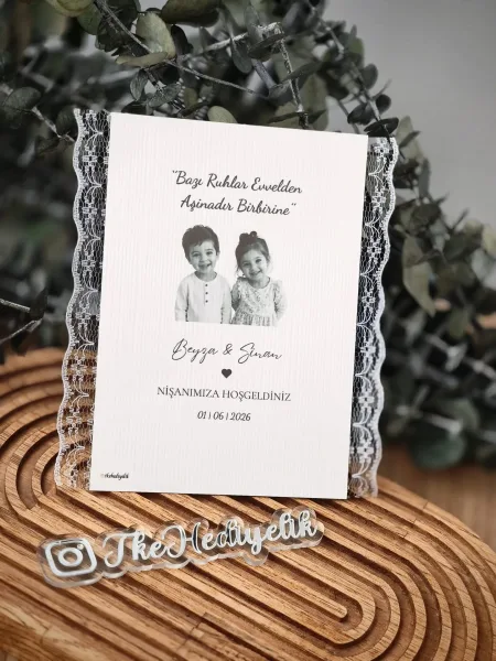 Dantel Detaylı Fotoğraflı Nişan Masa Kartı