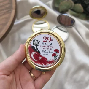 Atatürk Portreli ve Karanfilli 29 Ekim Cumhuriyet Bayramı Kurumsal Metal Çanta Aynası (Gold Model)