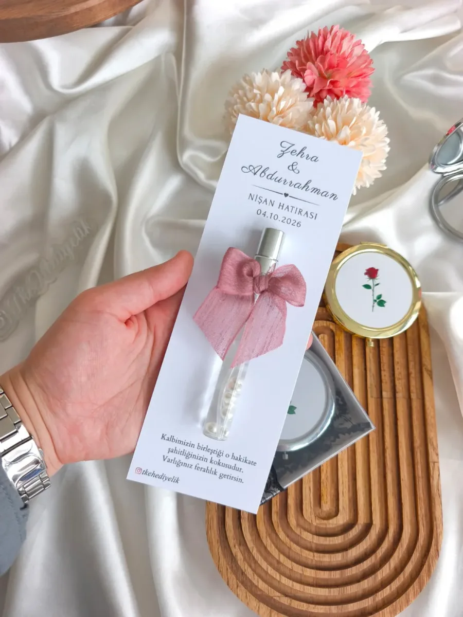 İnci Detaylı Gümüş Başlıklı Cam Şişe Fısfıs Kolonya – Kişiye Özel Kartlı Söz, Nişan & Nikah Hediyeliği