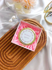 Kalp İnci Detaylı Şeffaf Kutuda Gold Kapaklı Metal Çanta Aynası – Kişiye Özel Bebek Doğum, Doğum Günü & Bekarlığa Veda (Bride) Hediyeliği