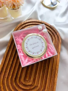 Kalp İnci Detaylı Şeffaf Kutuda Gold Kapaklı Metal Çanta Aynası – Kişiye Özel Bebek Doğum, Doğum Günü & Bekarlığa Veda (Bride) Hediyeliği