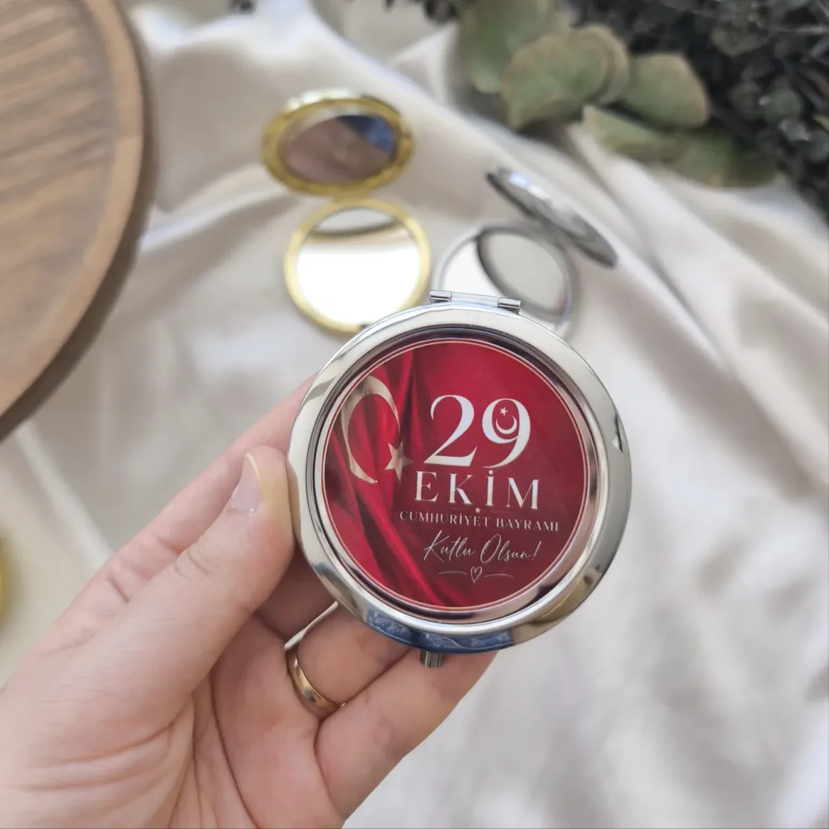 29 Ekim Cumhuriyet Bayramı’na Özel Firmalara Kurumsal Metal Çanta Aynası (Gümüş model)