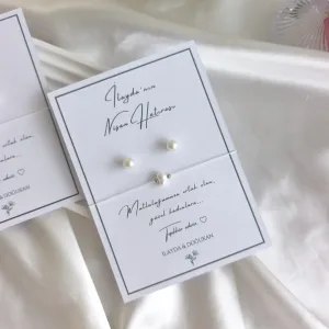İnci Küpe & İnci Bileklik Seti – Kişiye Özel Kartlı Kına & Bride Hediyeliği