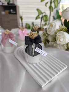 Şekerlik Mum – Kişiye Özel Keten Kurdeleli & Cipso Çiçekli Nikah Hediyeliği