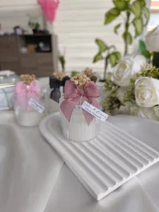 Şekerlik Mum – Kişiye Özel Keten Kurdeleli & Cipso Çiçekli Nikah Hediyeliği
