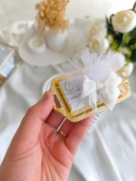 Gold & Gümüş Mini Tepsi İçinde Madlen Çikolatalı & Badem Şekerli Nikah Hediyeliği