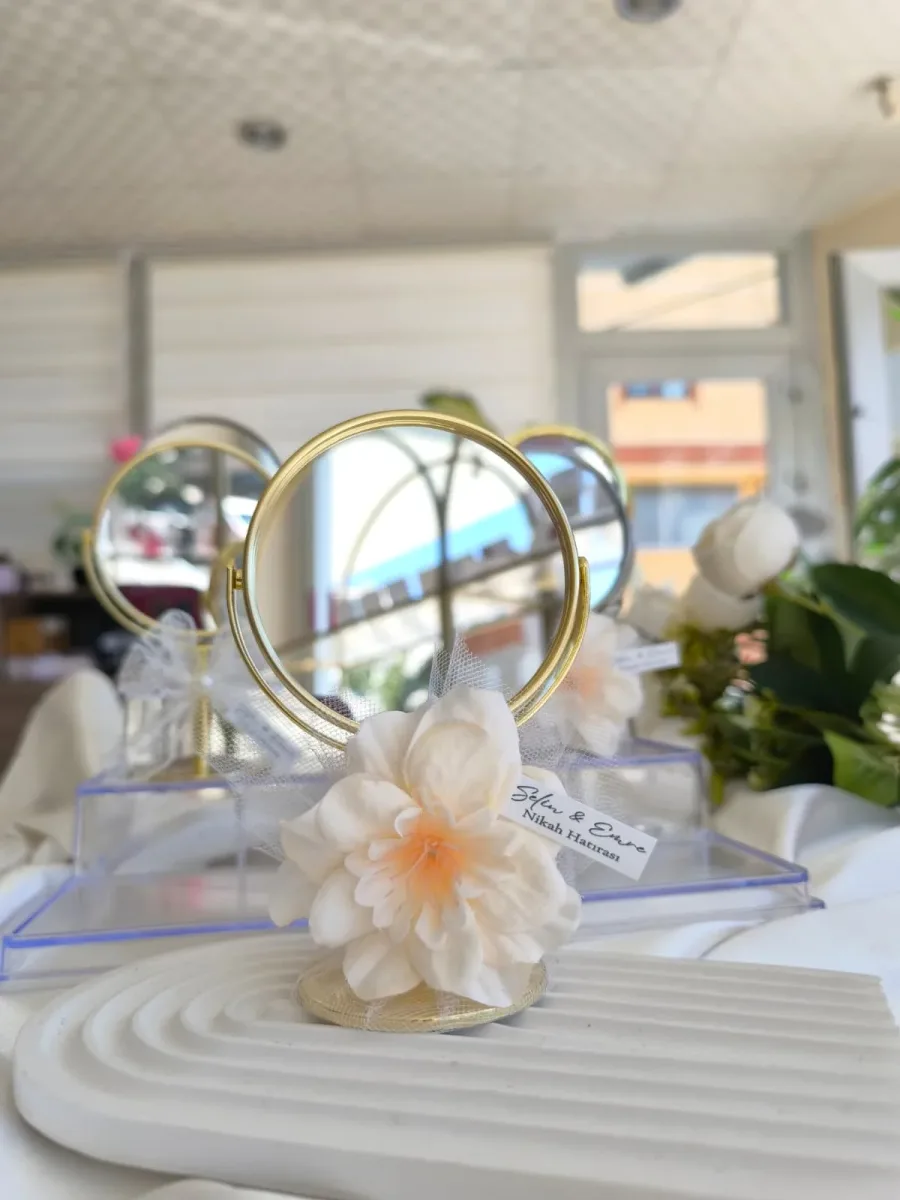 Tül ve Şebboy Çiçeği Süslemeli Gold Ayaklı Masa Aynası Söz, Nişan, Nikah Hediyeliği